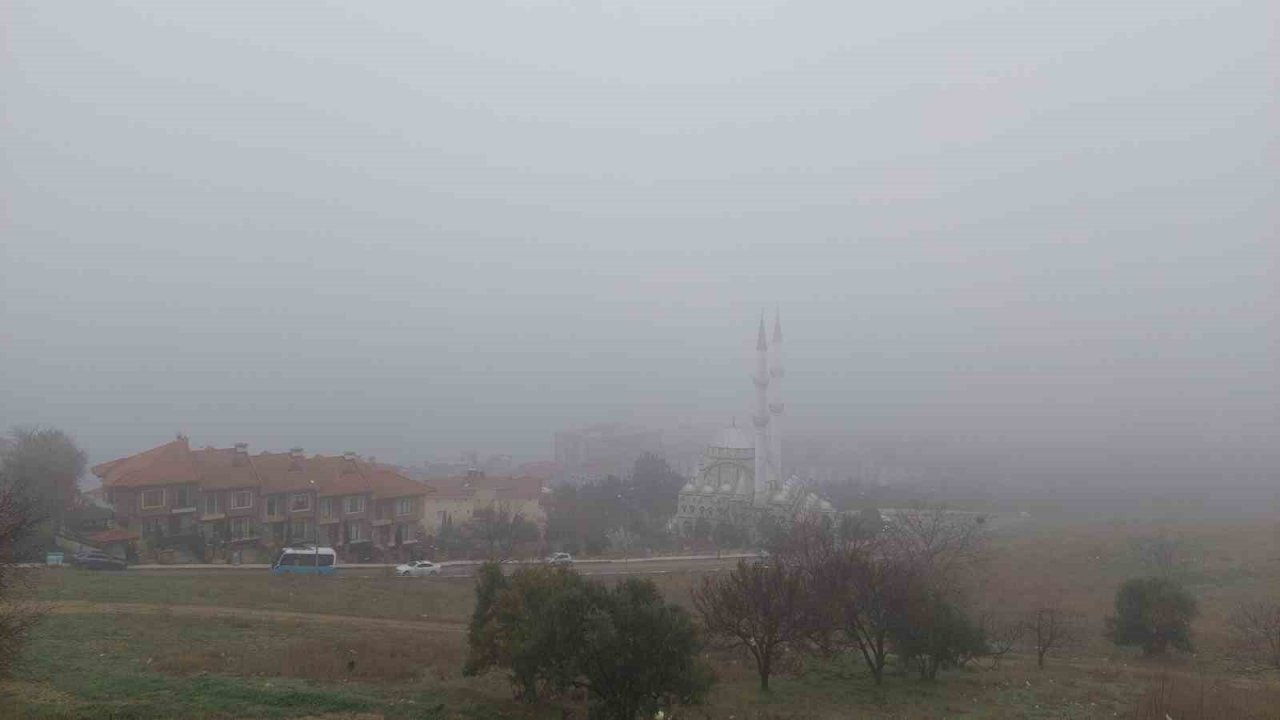 Tekirdağ sisle kaplandı: Göz gözü görmüyor