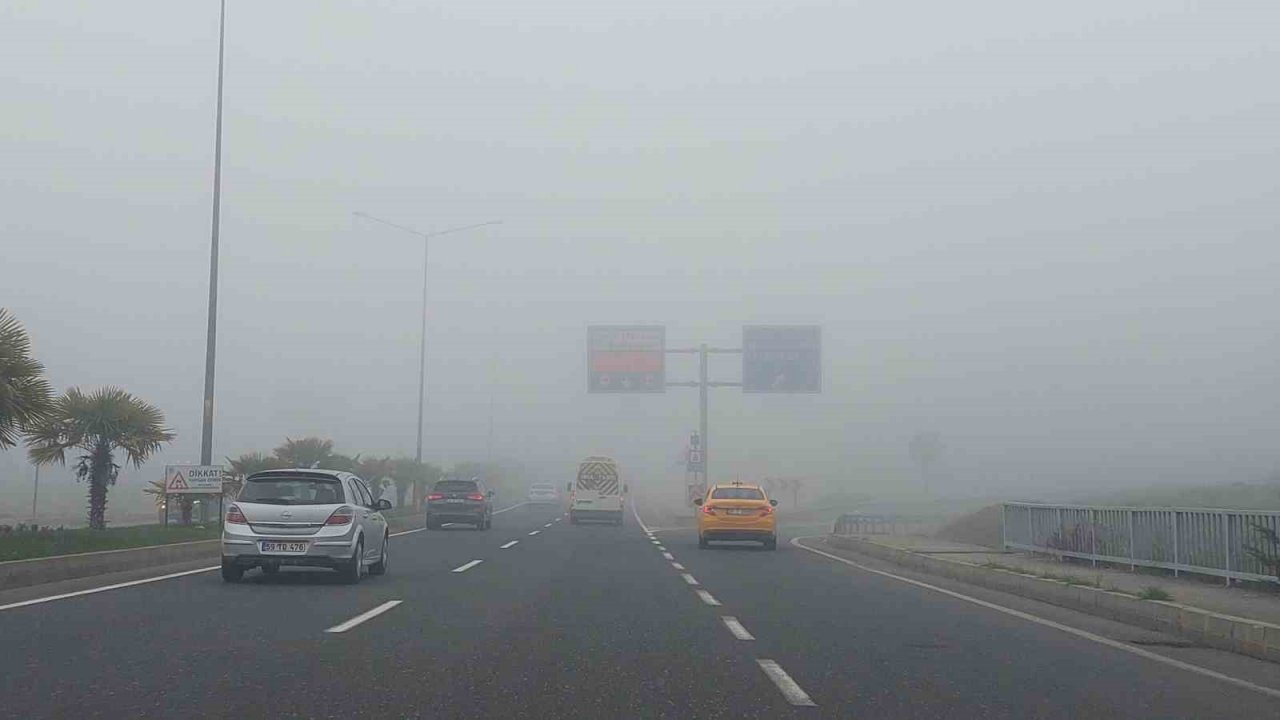 Tekirdağ sisle kaplandı: Göz gözü görmüyor