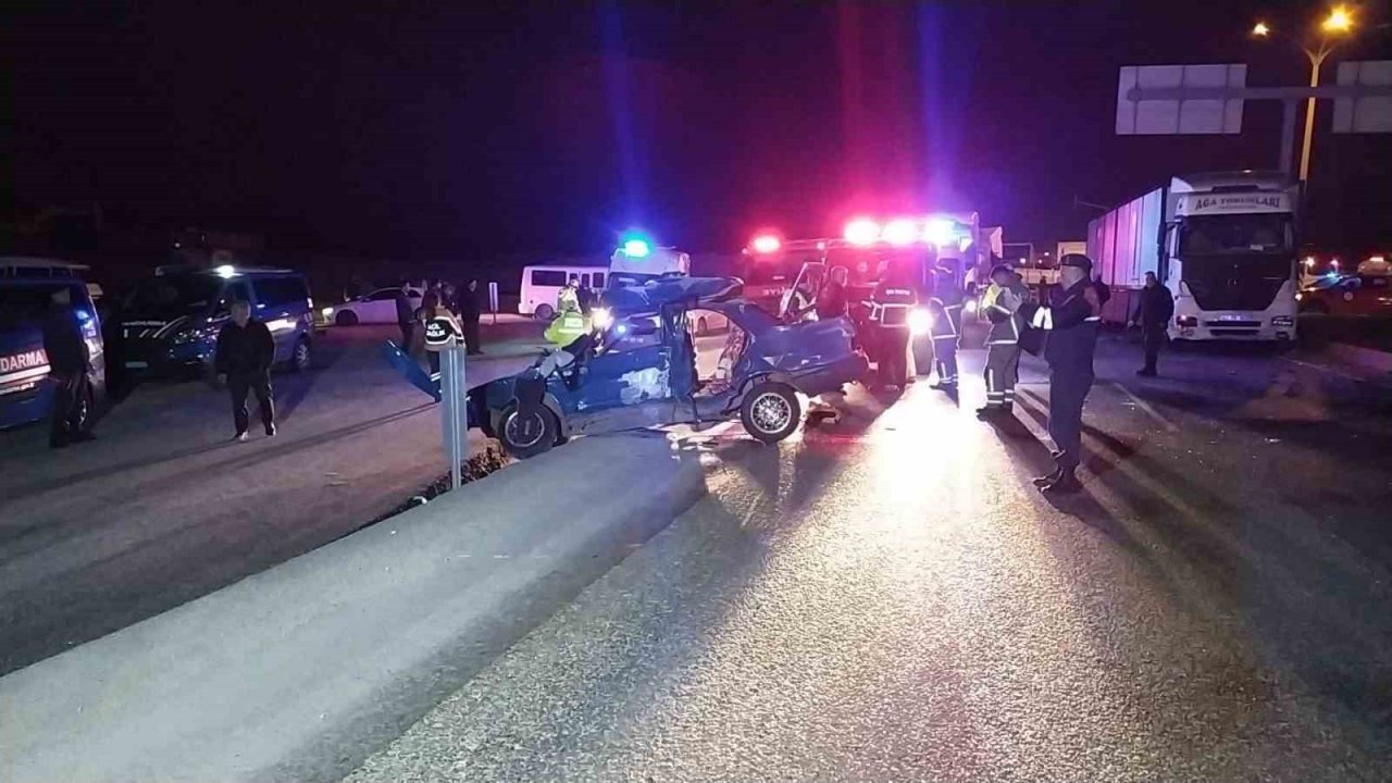 Otomobil ile tır çarpıştı: 1 ölü, 3 yaralı