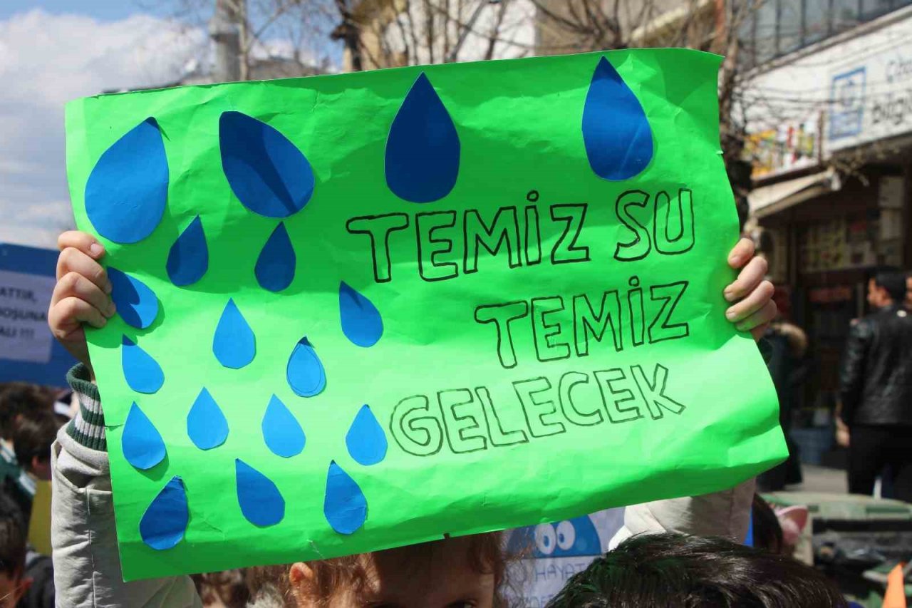 Bingöl’de minikler “su tasarrufu” için yürüdü