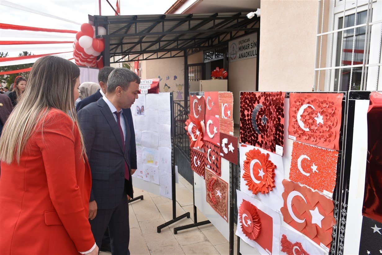 “7. Geleneksel Şanlı Bayrağım” sergisi okul bahçesinde gerçekleşti