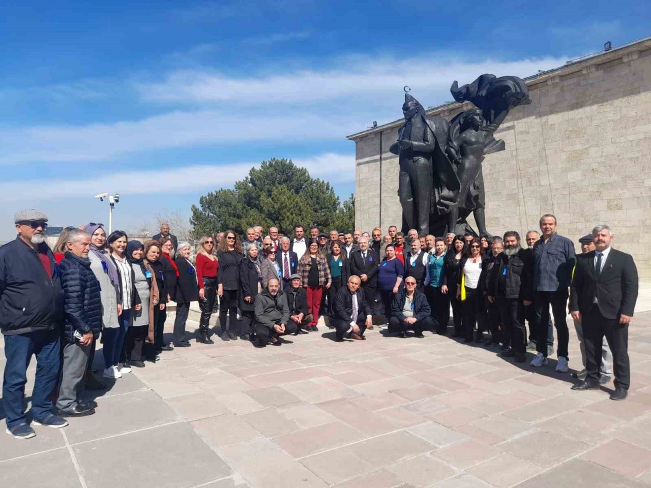 ‘Benim Vekilim İlhan Özcan’ diyen 100 kişilik ekipten Ankara çıkartması