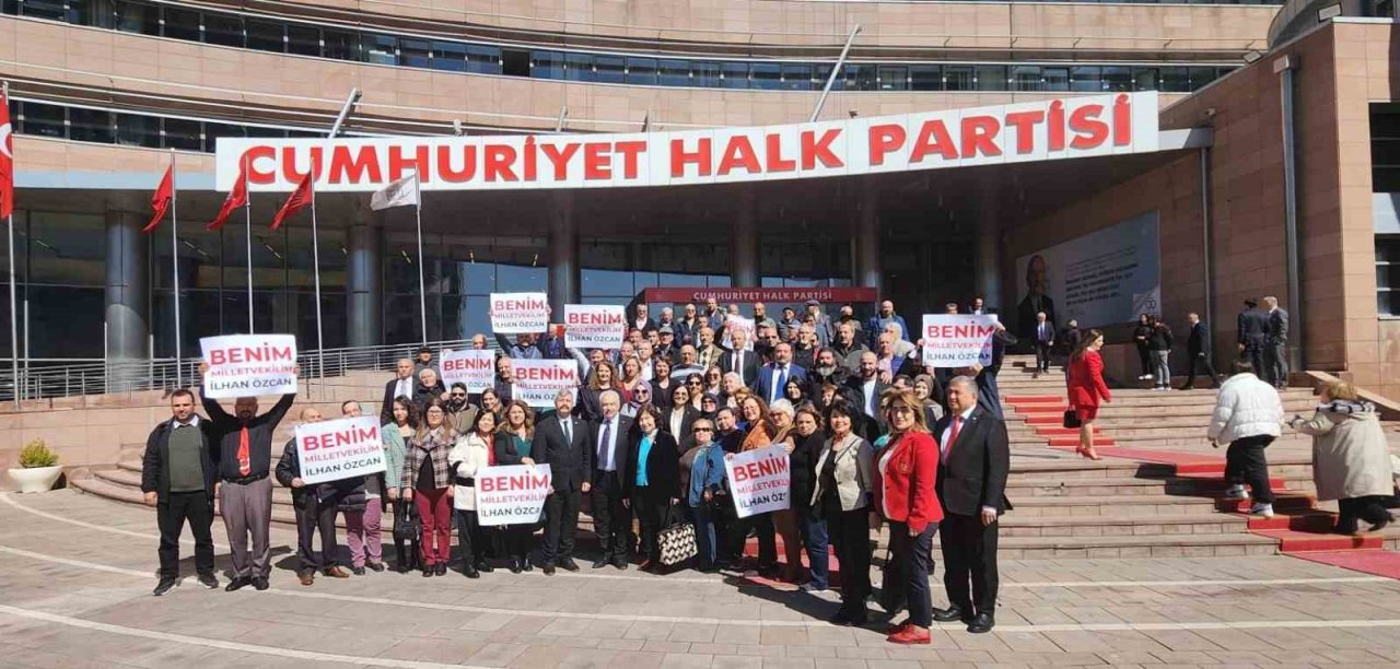 ‘Benim Vekilim İlhan Özcan’ diyen 100 kişilik ekipten Ankara çıkartması