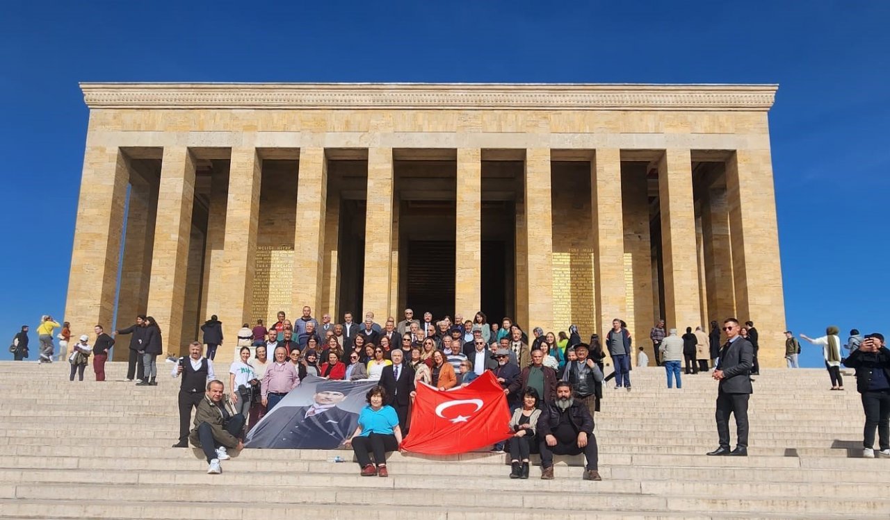 ‘Benim Vekilim İlhan Özcan’ diyen 100 kişilik ekipten Ankara çıkartması