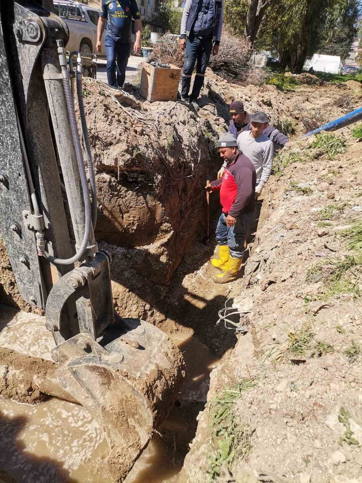 İl Özel İdaresi’ne bağlı ekipler deprem bölgesindeki çalışmaları sürüyor