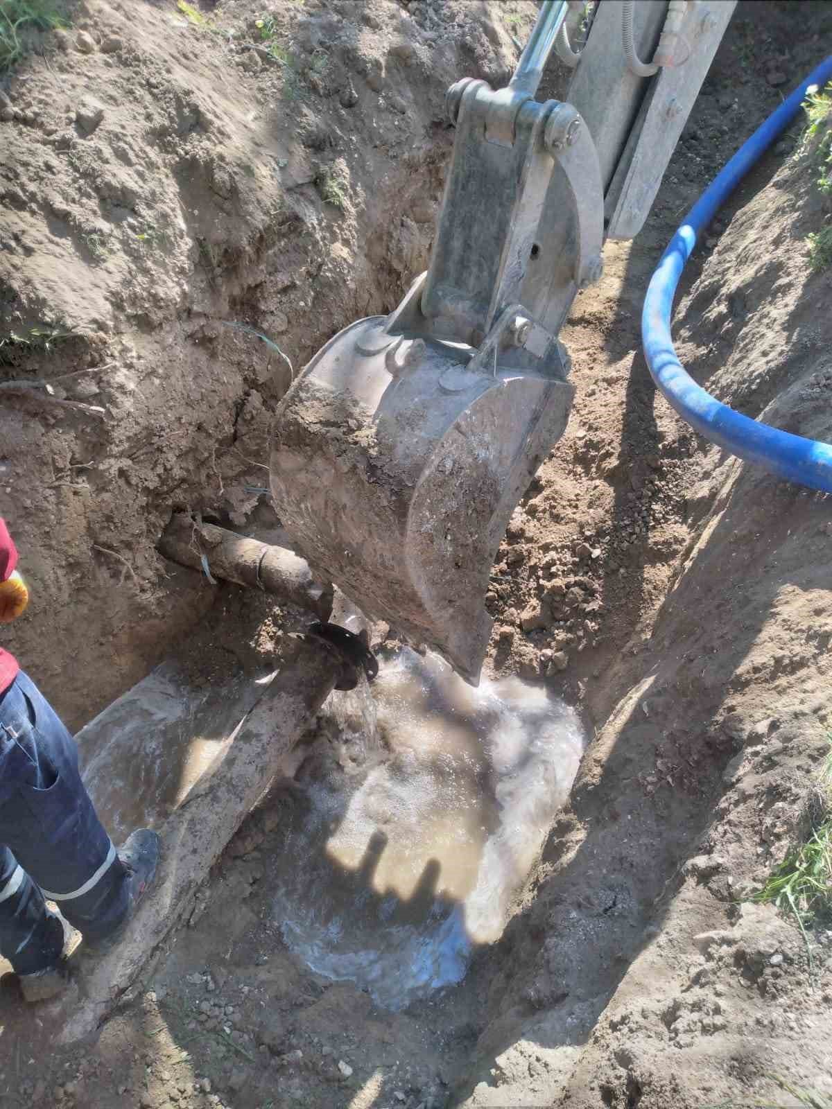 İl Özel İdaresi’ne bağlı ekipler deprem bölgesindeki çalışmaları sürüyor