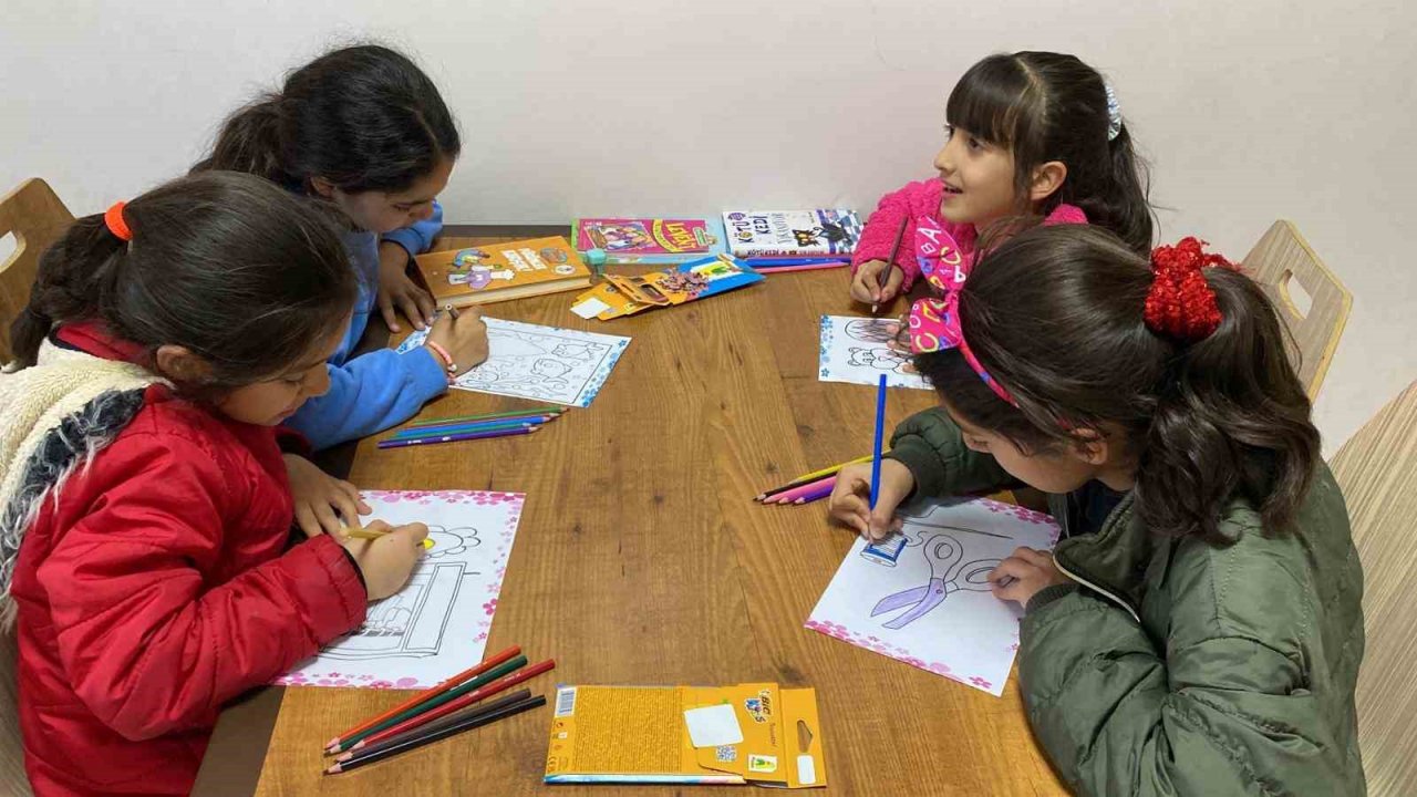 Depremzede öğrenciler için kitaplık oluşturuldu