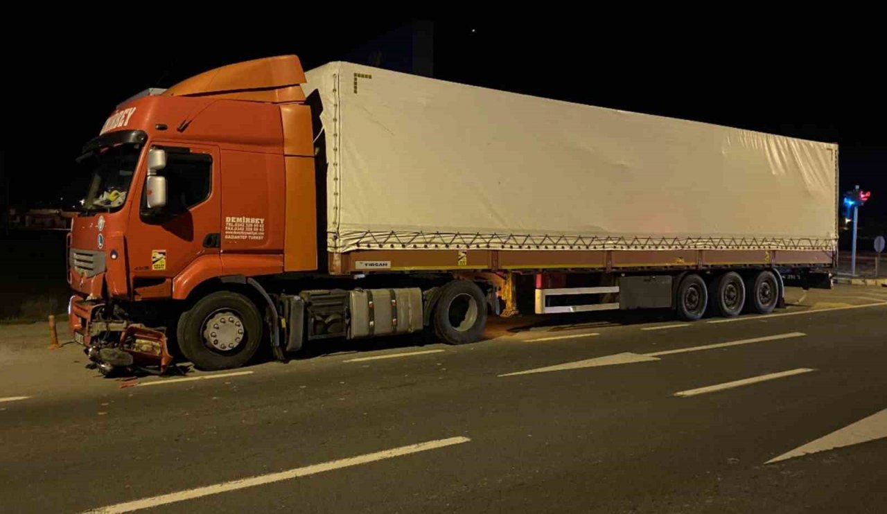 Aksaray’da tır ile otomobil çarpıştı: 3 yaralı