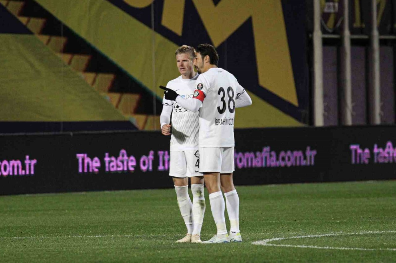 Altay’da Eric Björkander de golle tanıştı