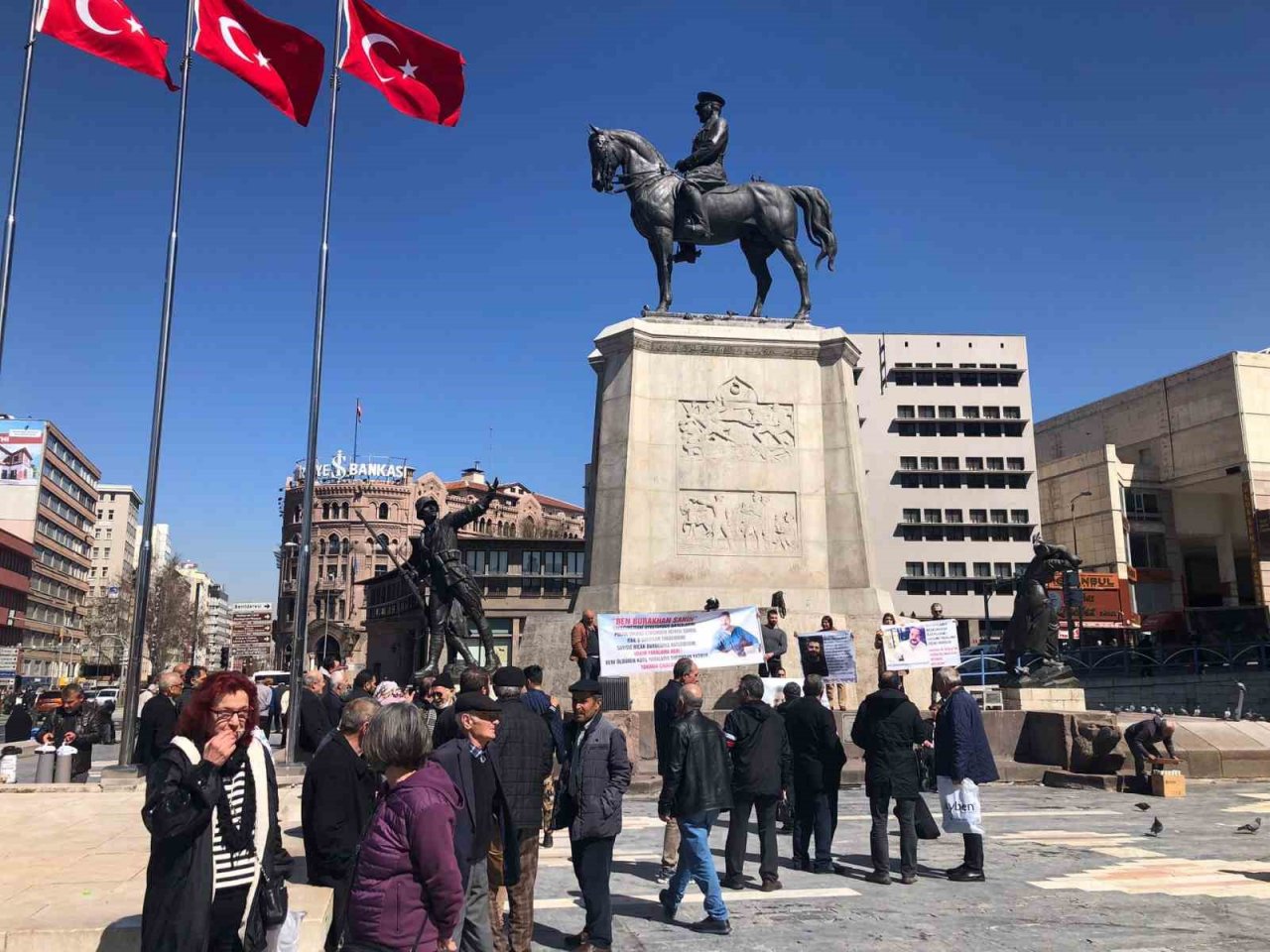 6 bıçak darbesiyle öldürülen Burakhan’ın katıl zanlısına "yaralama"dan ceza verilmesine ailesinden tepki