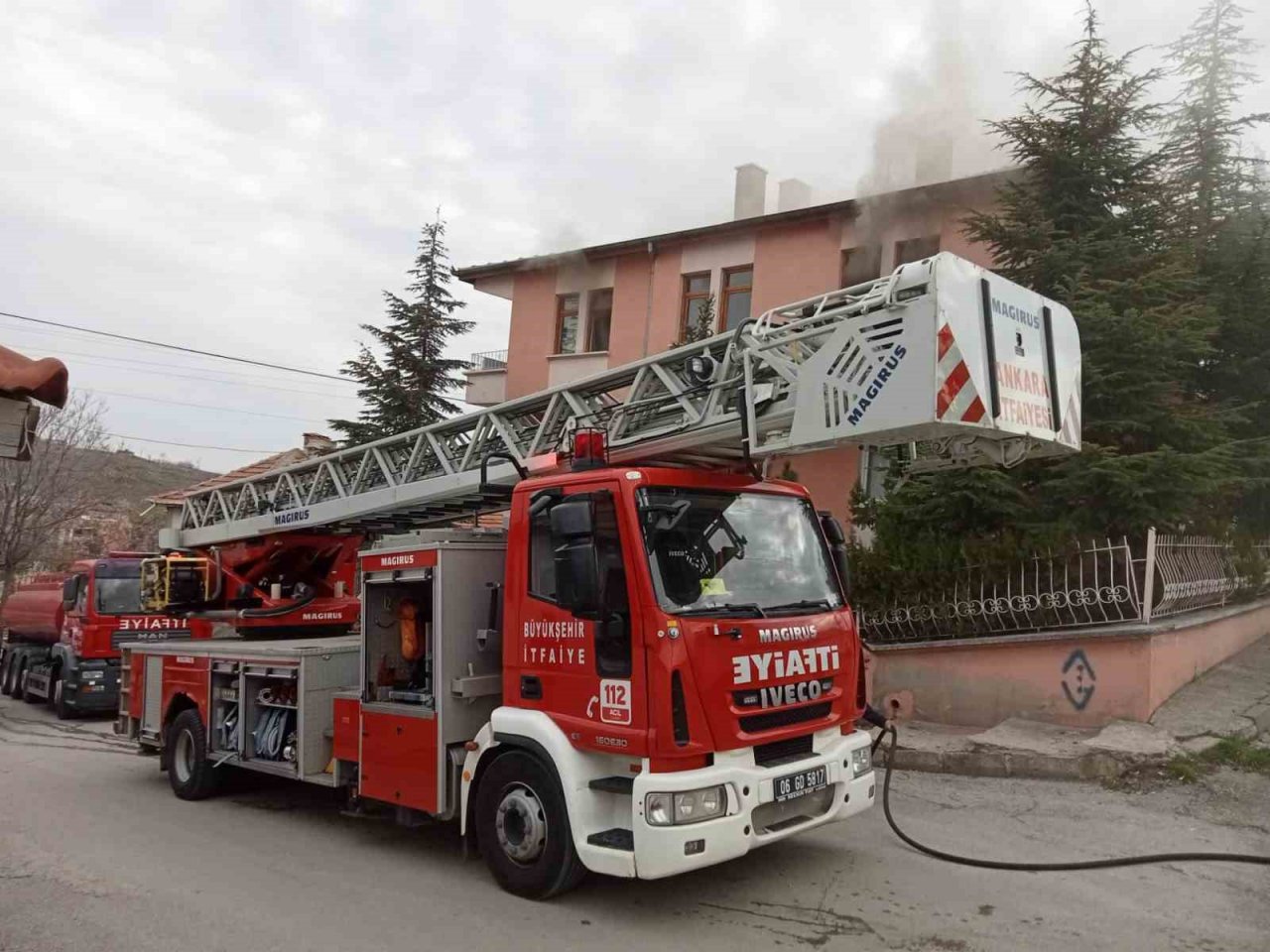 Elektrik aksamından çıkan yangın paniğe sebep oldu