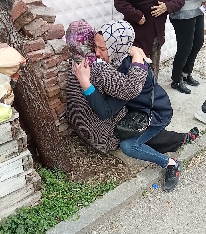 Elektrik aksamından çıkan yangın paniğe sebep oldu