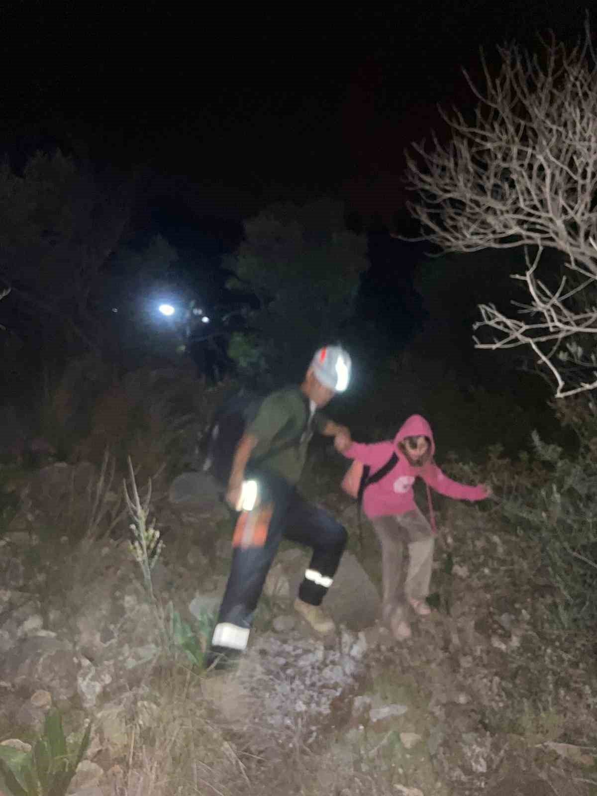 Arazide kaybolan 2’si çocuk 4 İngiliz vatandaşı kurtarıldı