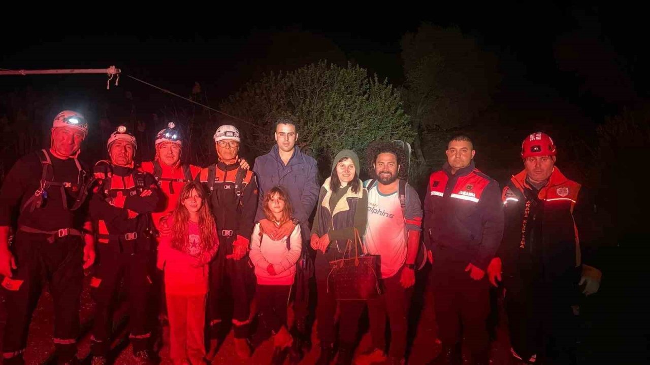Arazide kaybolan 2’si çocuk 4 İngiliz vatandaşı kurtarıldı