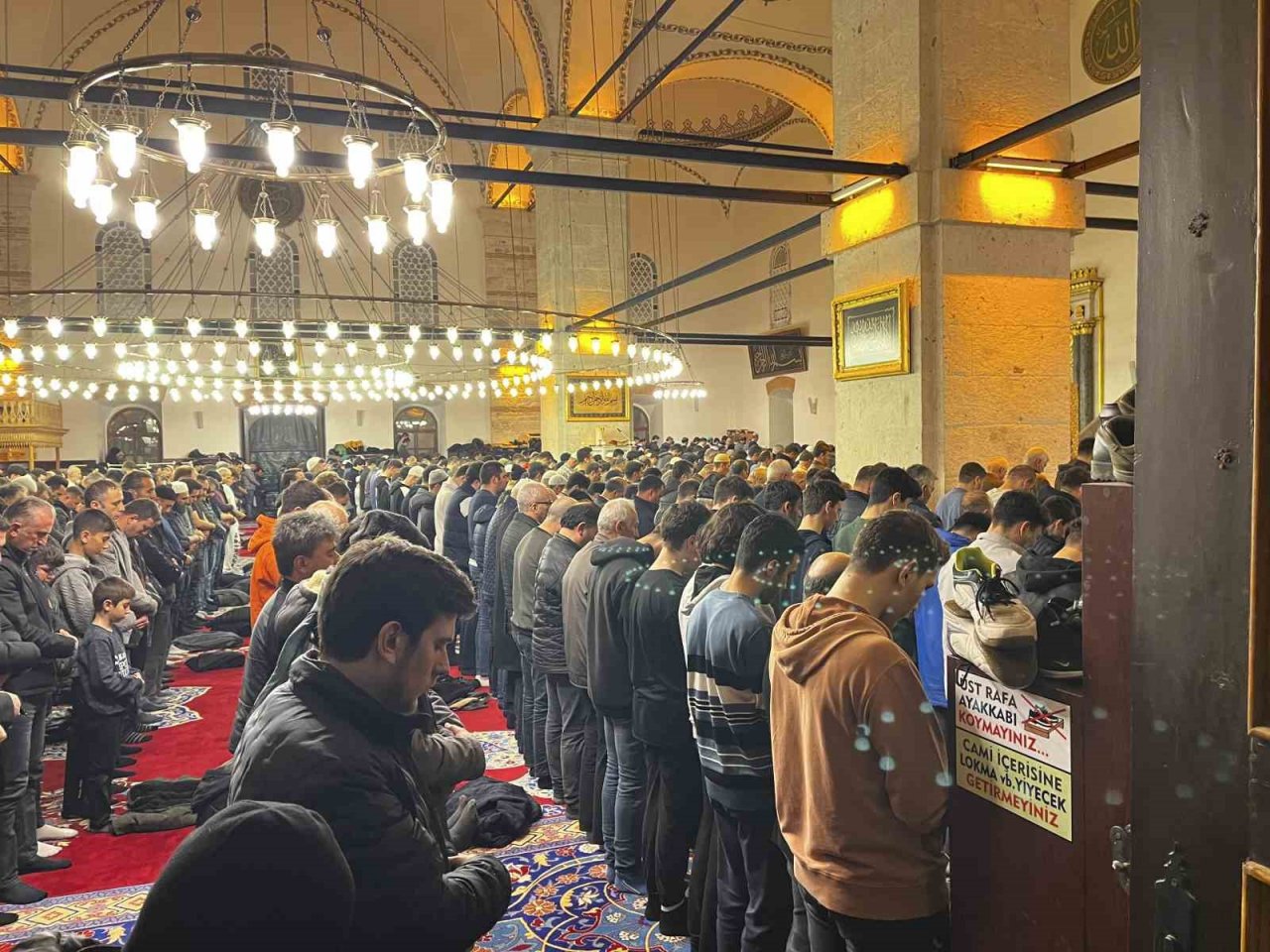 Balıkesir’de ilk teravih namazı kılındı