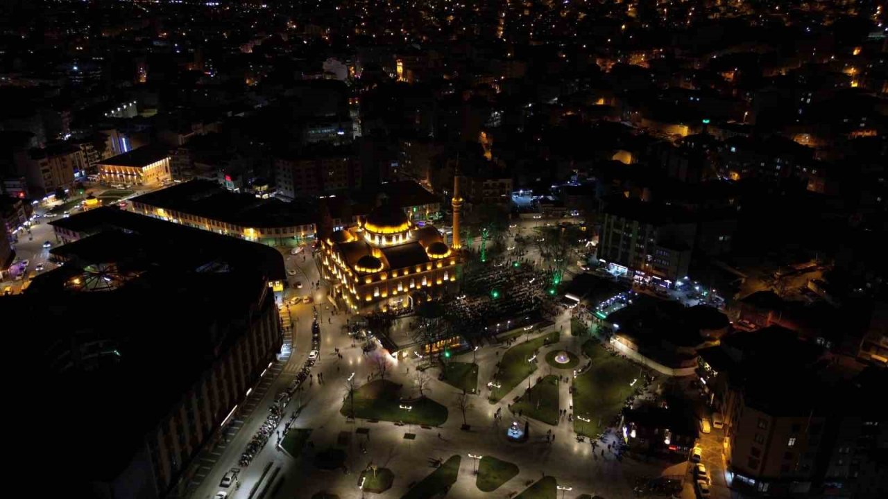 Balıkesir’de ilk teravih namazı kılındı