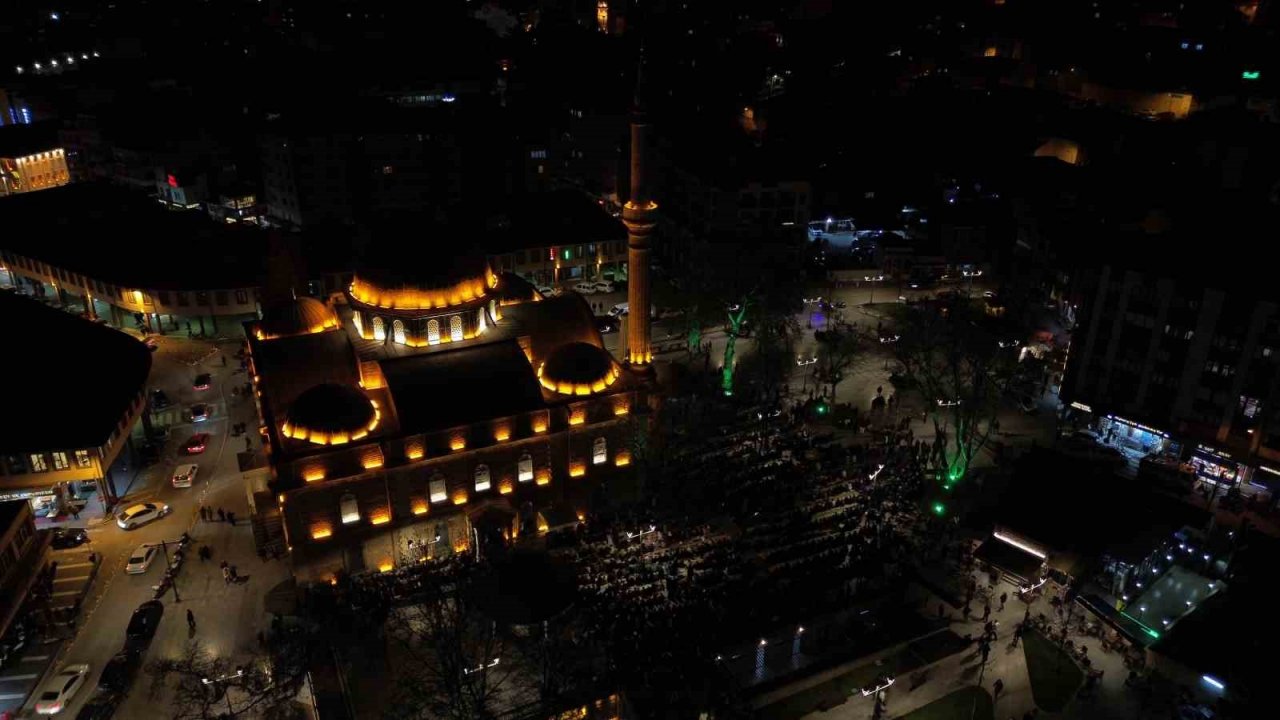 Balıkesir’de ilk teravih namazı kılındı