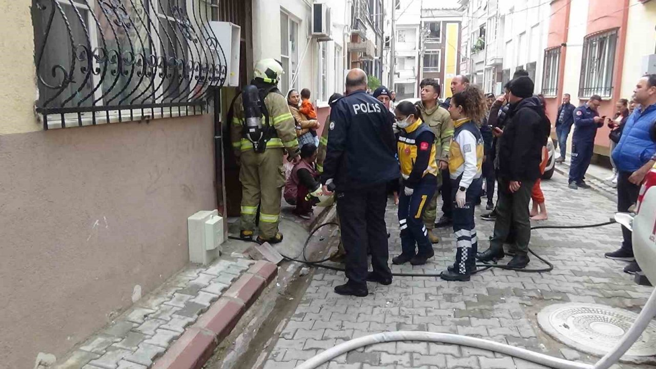 Balıkesir’de apartmanda yangın