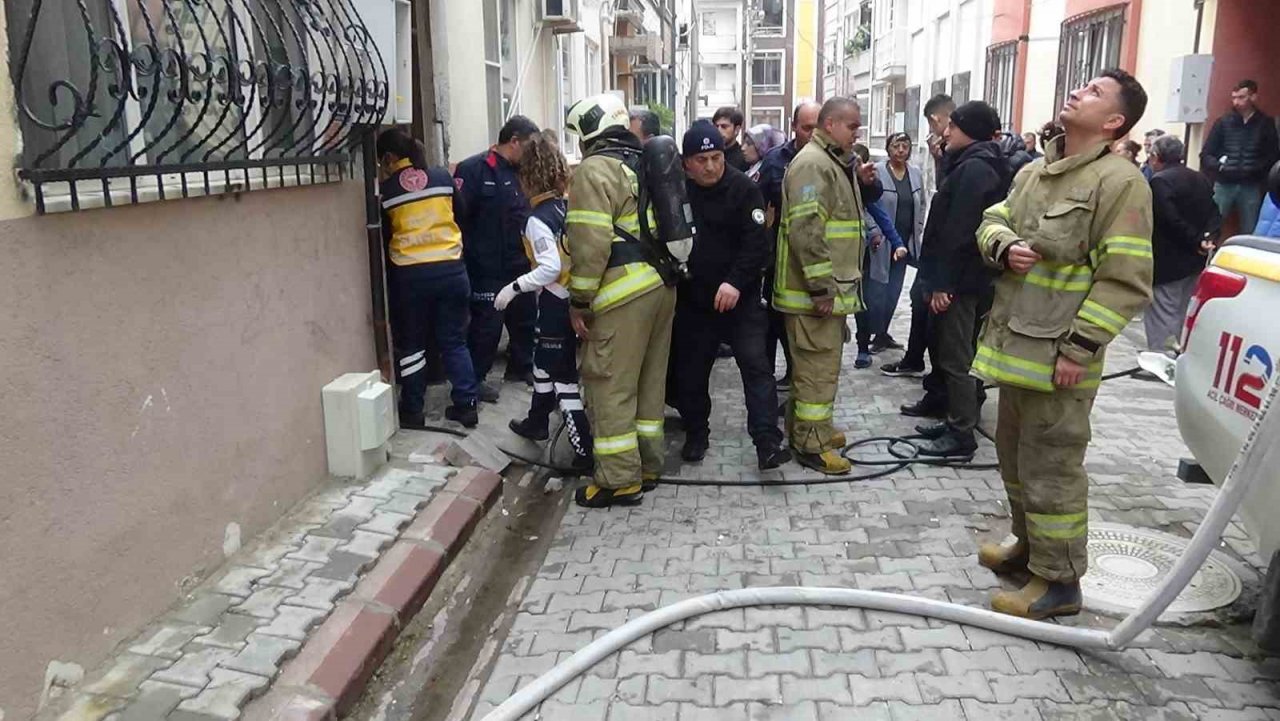 Balıkesir’de apartmanda yangın