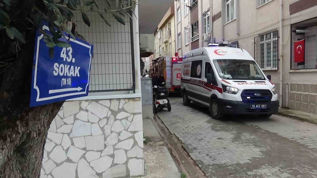 Balıkesir’de apartmanda yangın