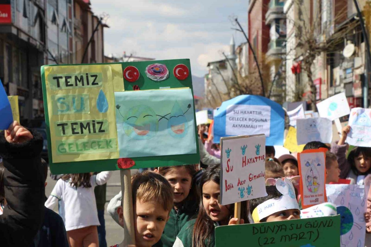 Bingöl’de minikler “su tasarrufu” için yürüdü