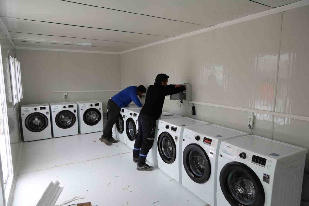 Depremzedeler için ihtiyaca göre alanlar oluşturuluyor