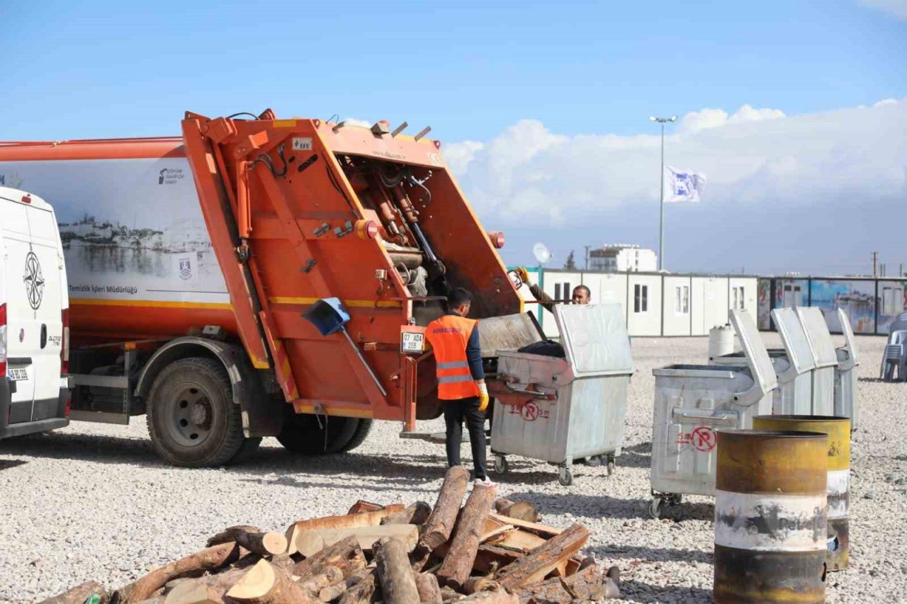 Depremzedeler için ihtiyaca göre alanlar oluşturuluyor