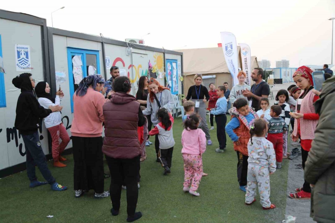 Depremzedeler için ihtiyaca göre alanlar oluşturuluyor