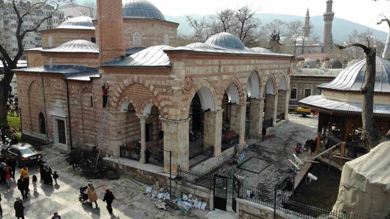 Gazi Orhan Bey Camii, 3 yıl aradan sonra teravih namazı ile ibadete açılıyor