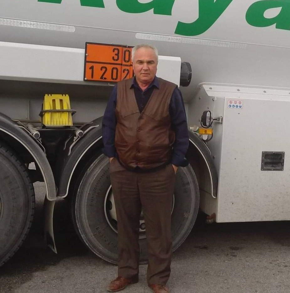 Tıra arkadan ok gibi saplanan yakıt tankerinin sürücüsü öldü