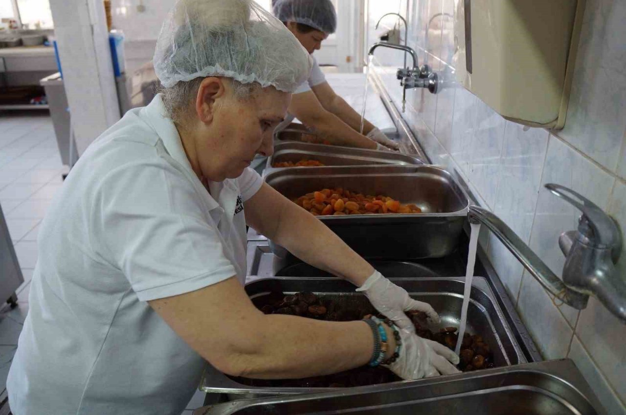 Depremzede üreticiden iftar sofrasına