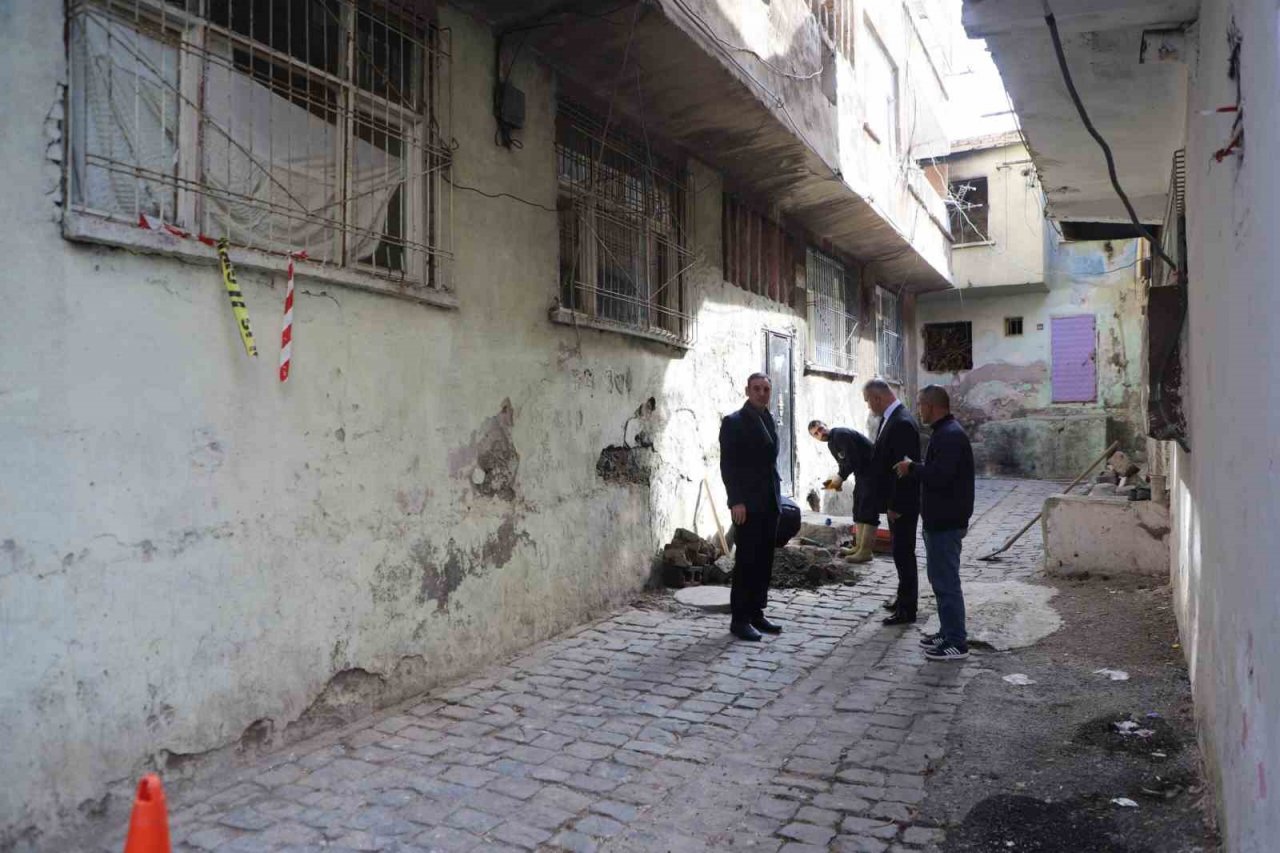 Ağır hasarlı ve yıkım kararı alınan binaların su bağlantıları kesiliyor