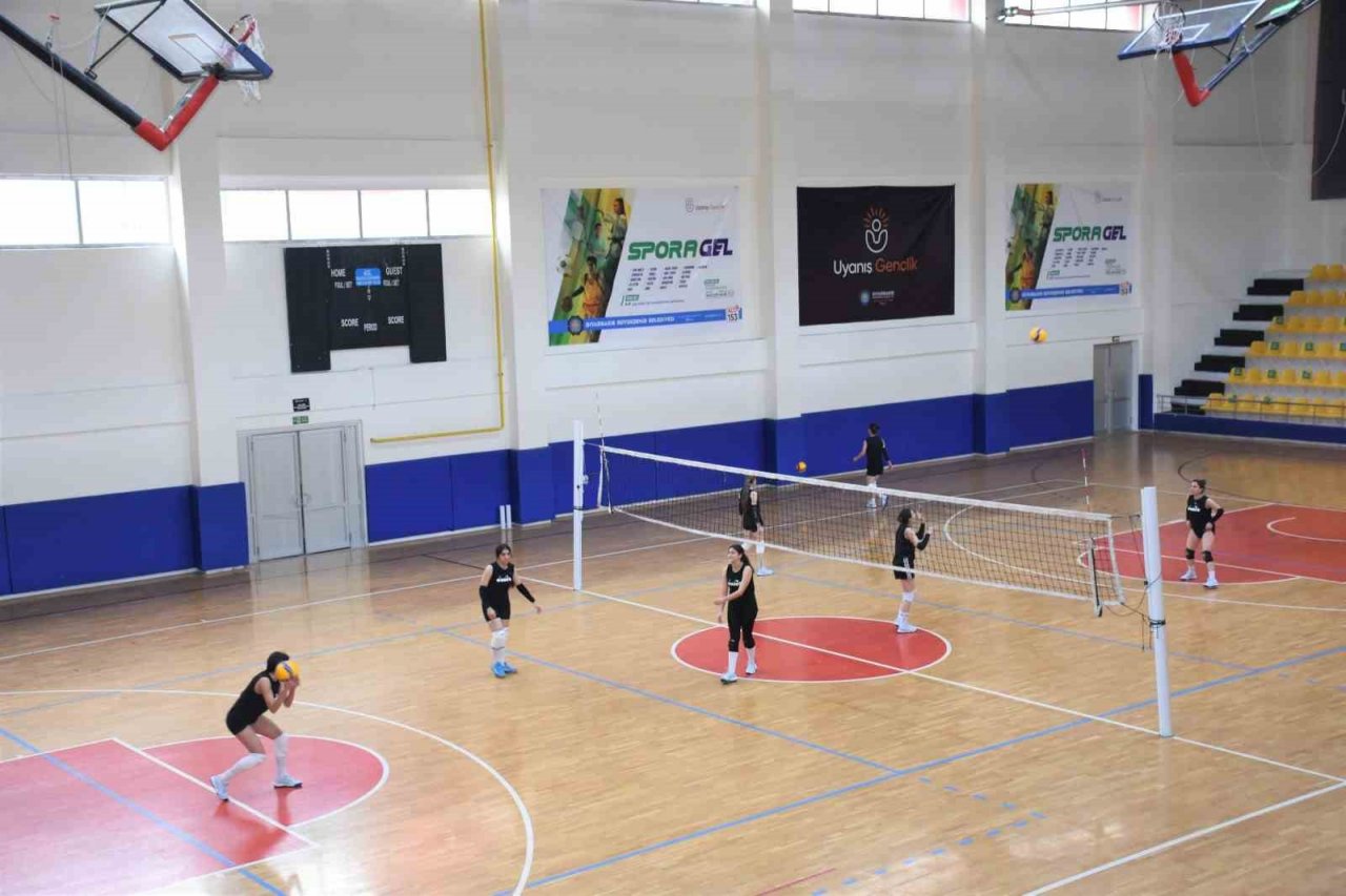 Yeni kurulan DBB Kadın Voleybol Takımı turnuvalara hazırlanıyor