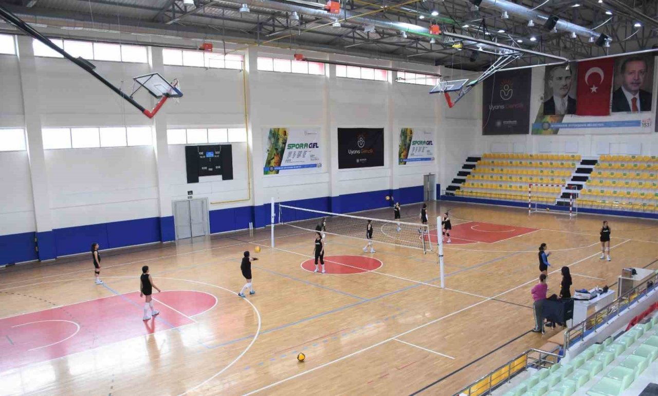 Yeni kurulan DBB Kadın Voleybol Takımı turnuvalara hazırlanıyor