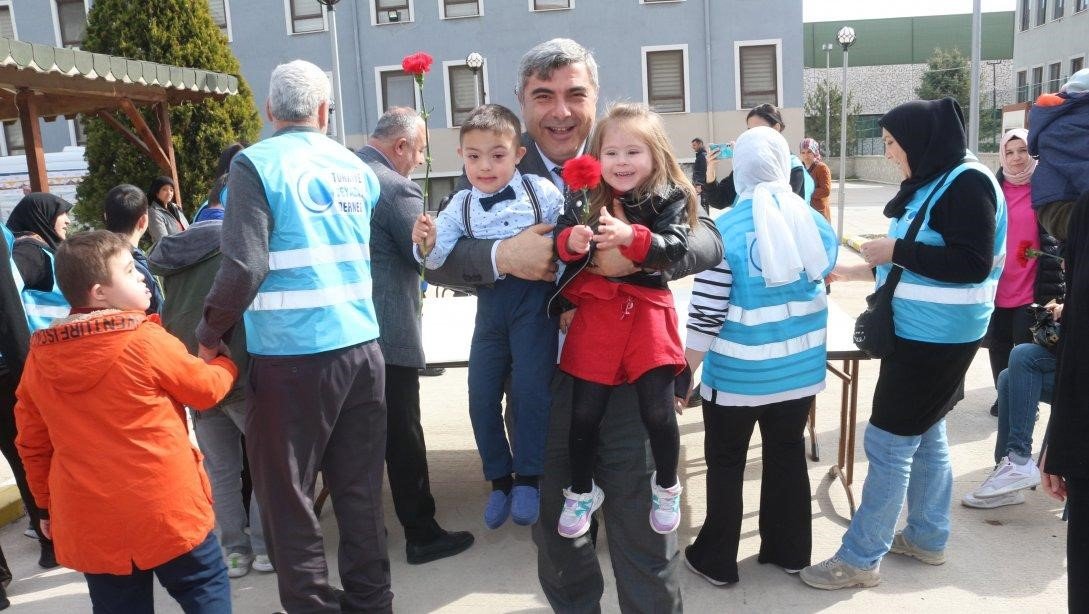 Afyonkarahisar’da +1 farkla depremzedelerin yanındayız etkinliği