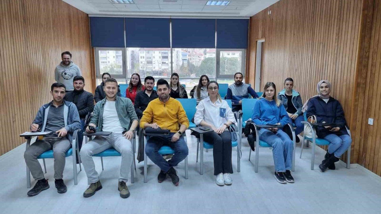 Edirne’de polis ekiplerine elektronik kelepçe aktivasyon eğitimi verildi