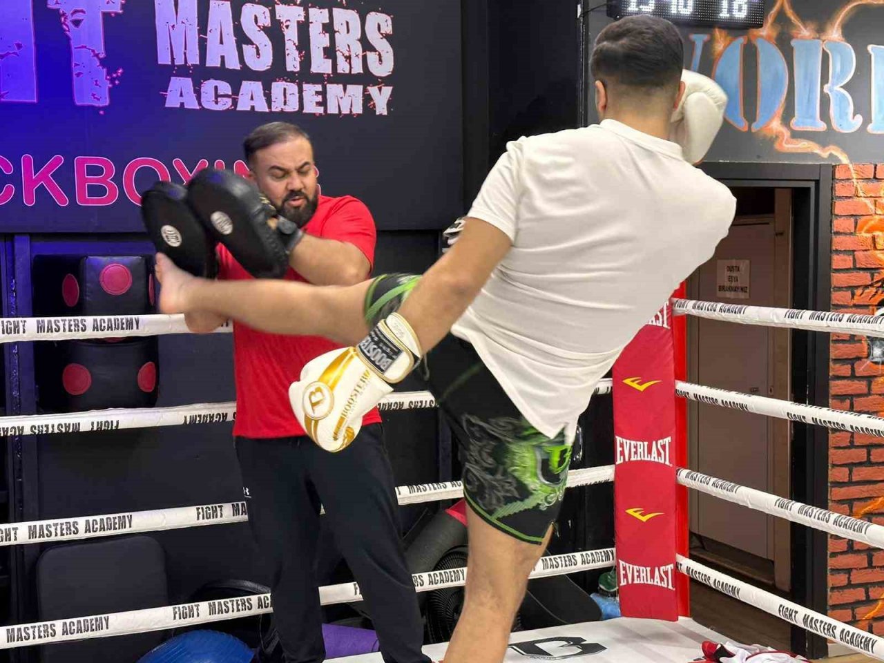 Milli kick boksçu Efe Aydın, Avusturya’da dünya ikincisi oldu