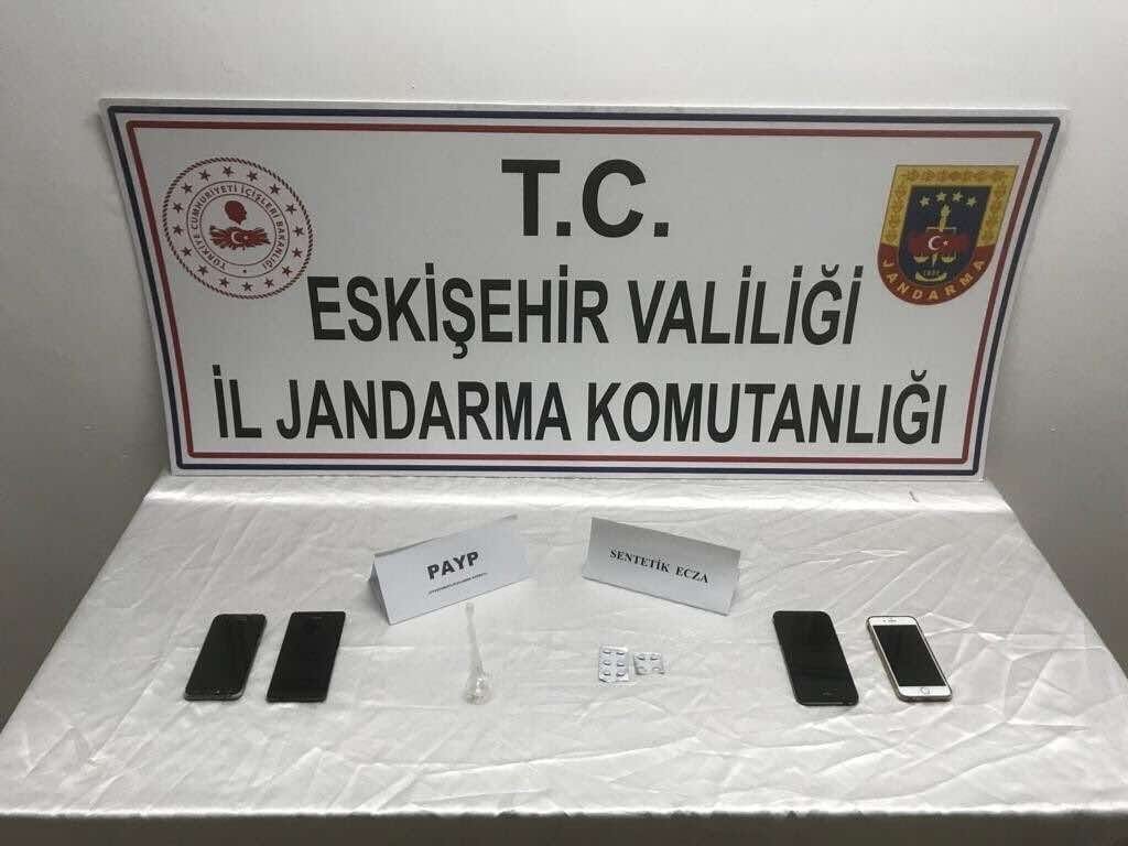 Çalıntı motosikletli şahıslarda 8 adet yeşil reçeteli hap ele geçirildi