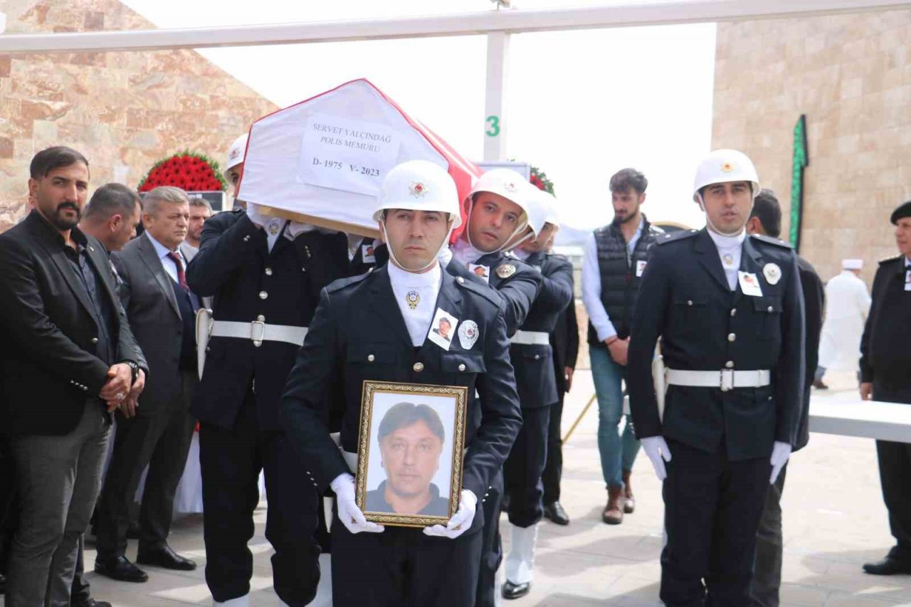 Kalp krizinden hayatını kaybeden polis memuru son yolculuğuna uğurlandı