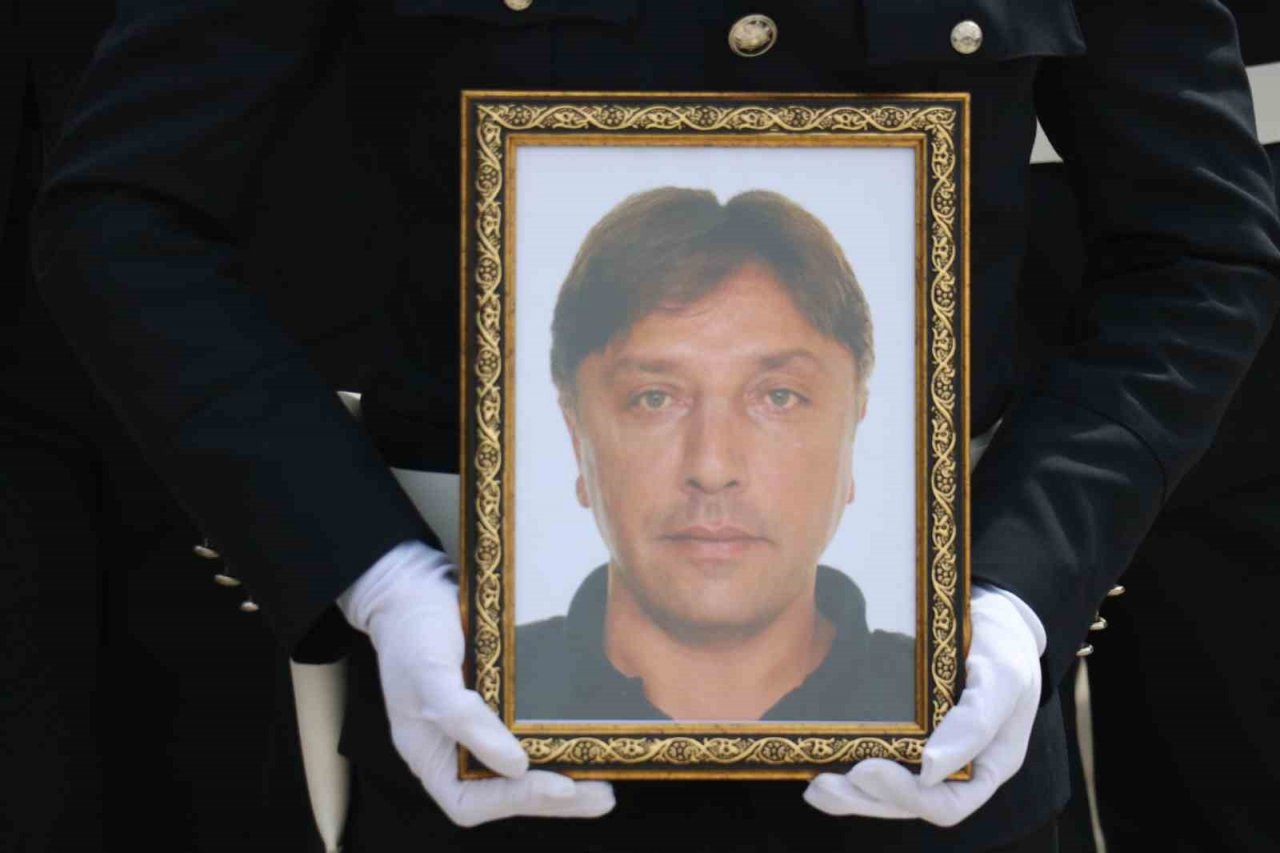 Kalp krizinden hayatını kaybeden polis memuru son yolculuğuna uğurlandı