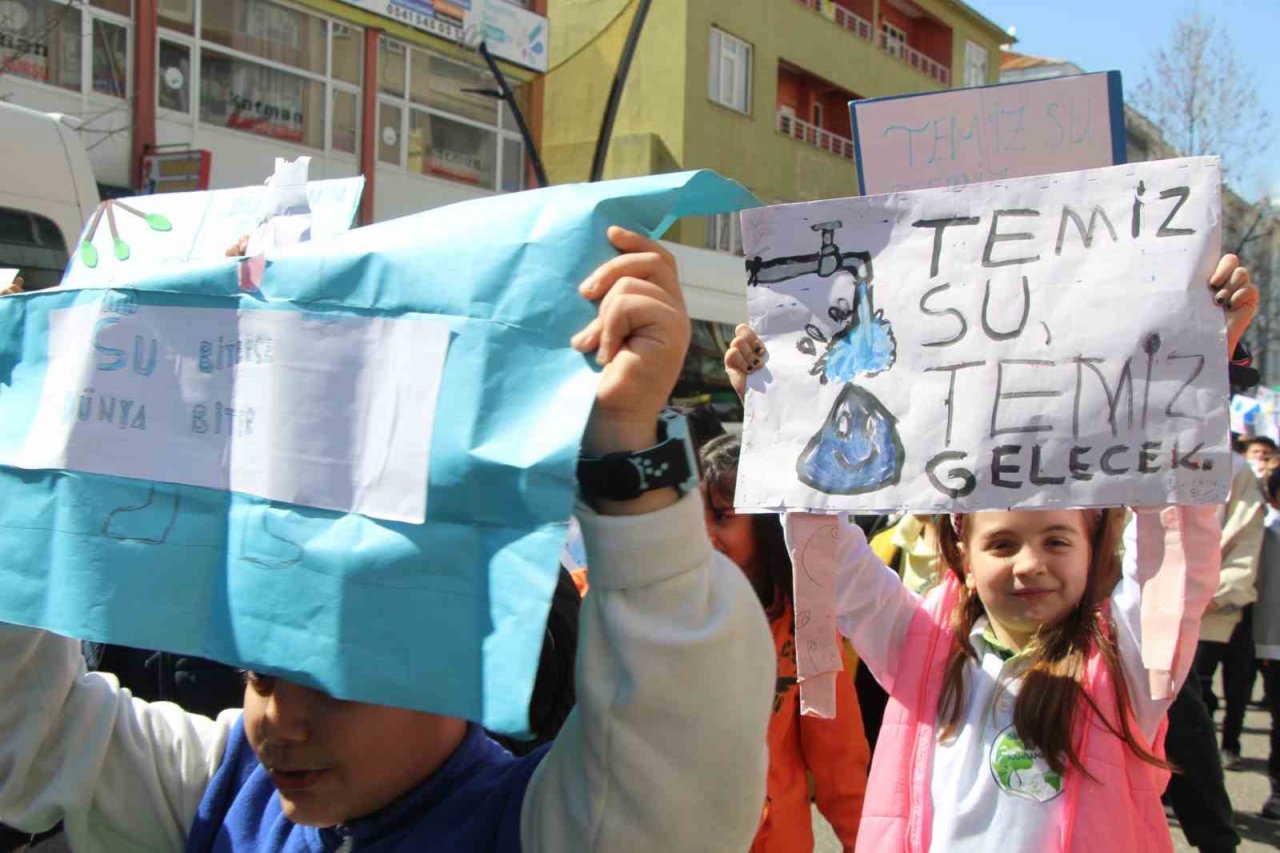 Bingöl’de minikler “su tasarrufu” için yürüdü