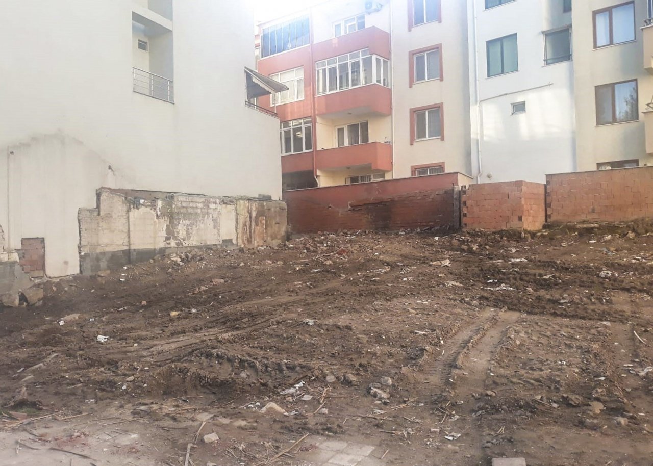 Karacabey’de 106 metruk bina yıkıldı