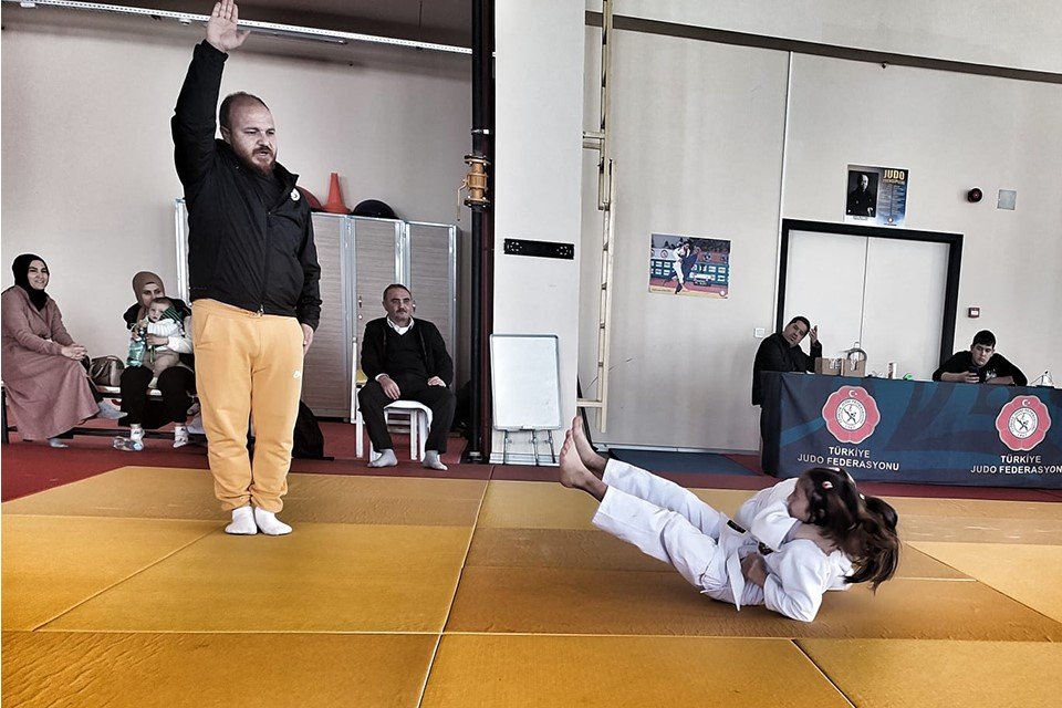 Karaman’da okullar arası küçükler judo il birinciliği müsabakaları yapıldı