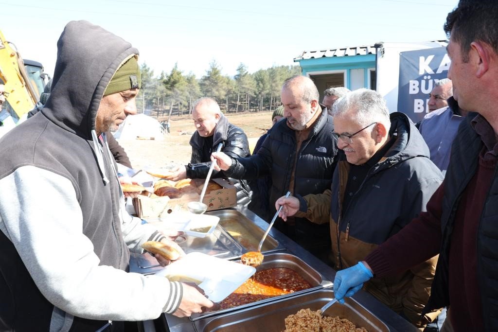 Kayseri ve Kahramanmaraş’ta iftar sofraları Büyükşehir’den
