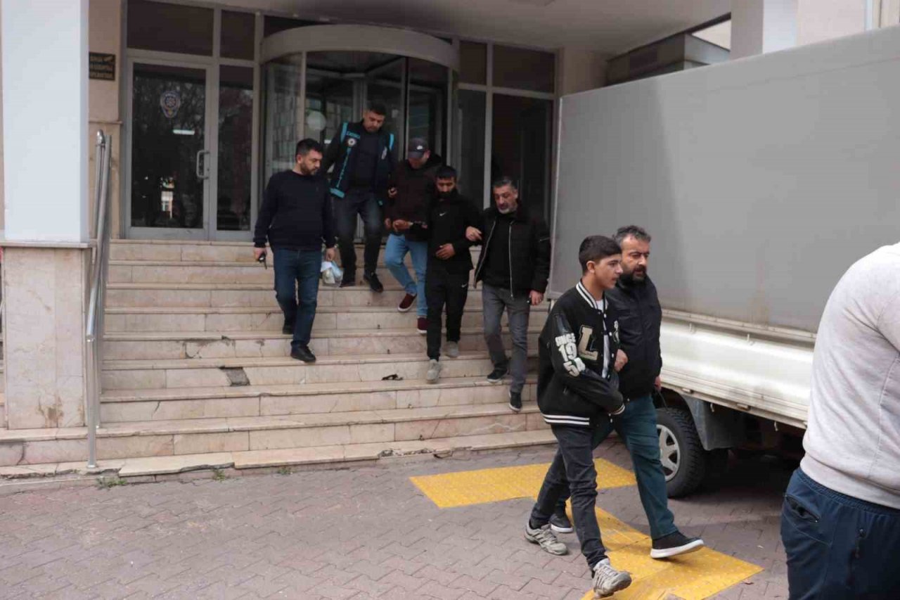 Hırsızlara 3 aylık takip sonucu operasyon: 2.5 milyon TL değerinde yanmış kablo ele geçirildi