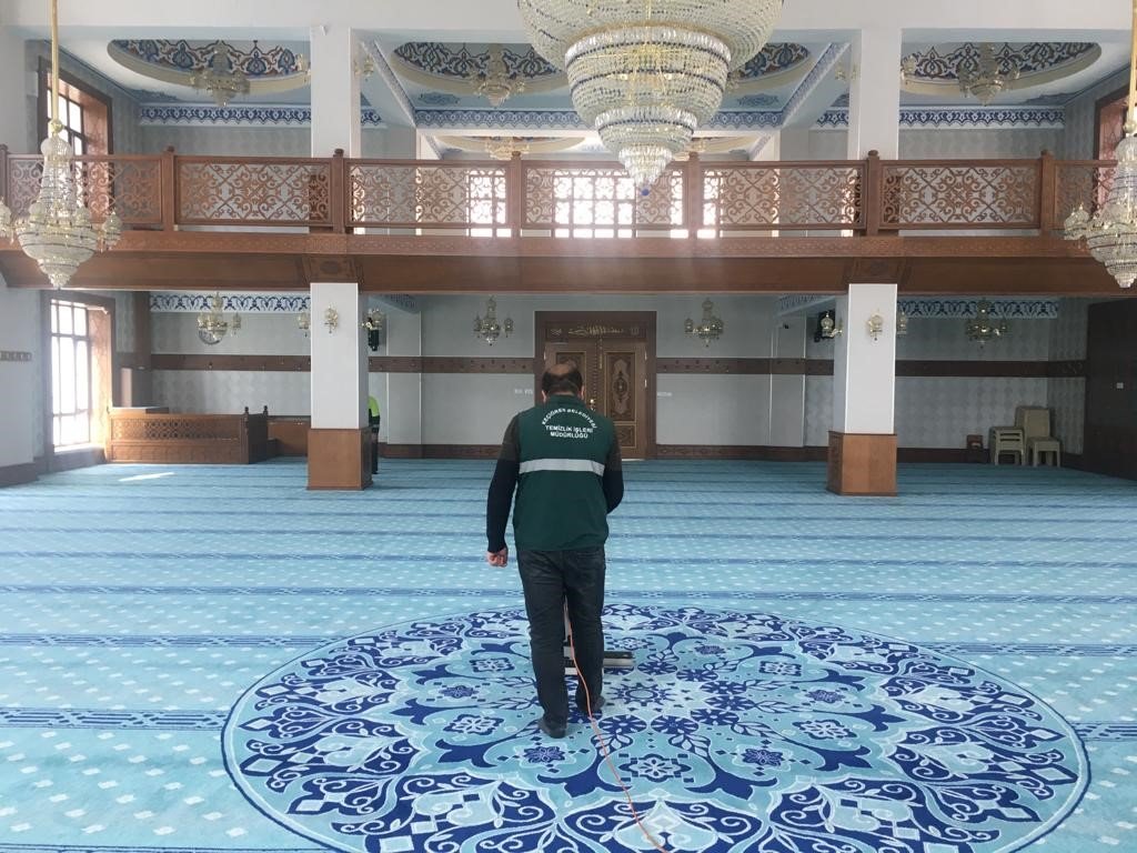 Keçiören’de camilerde Ramazan temizliği