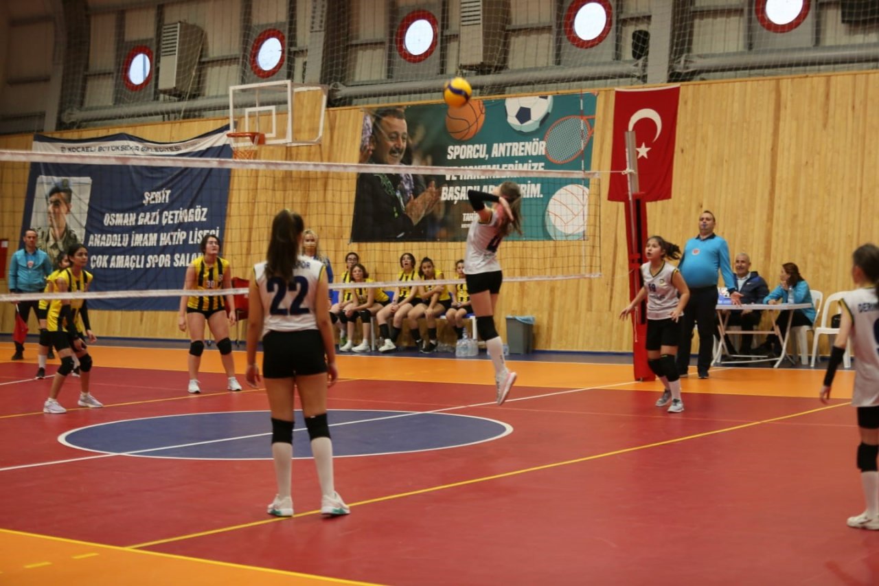 Filede kazanan Derince Midi Kız A oldu