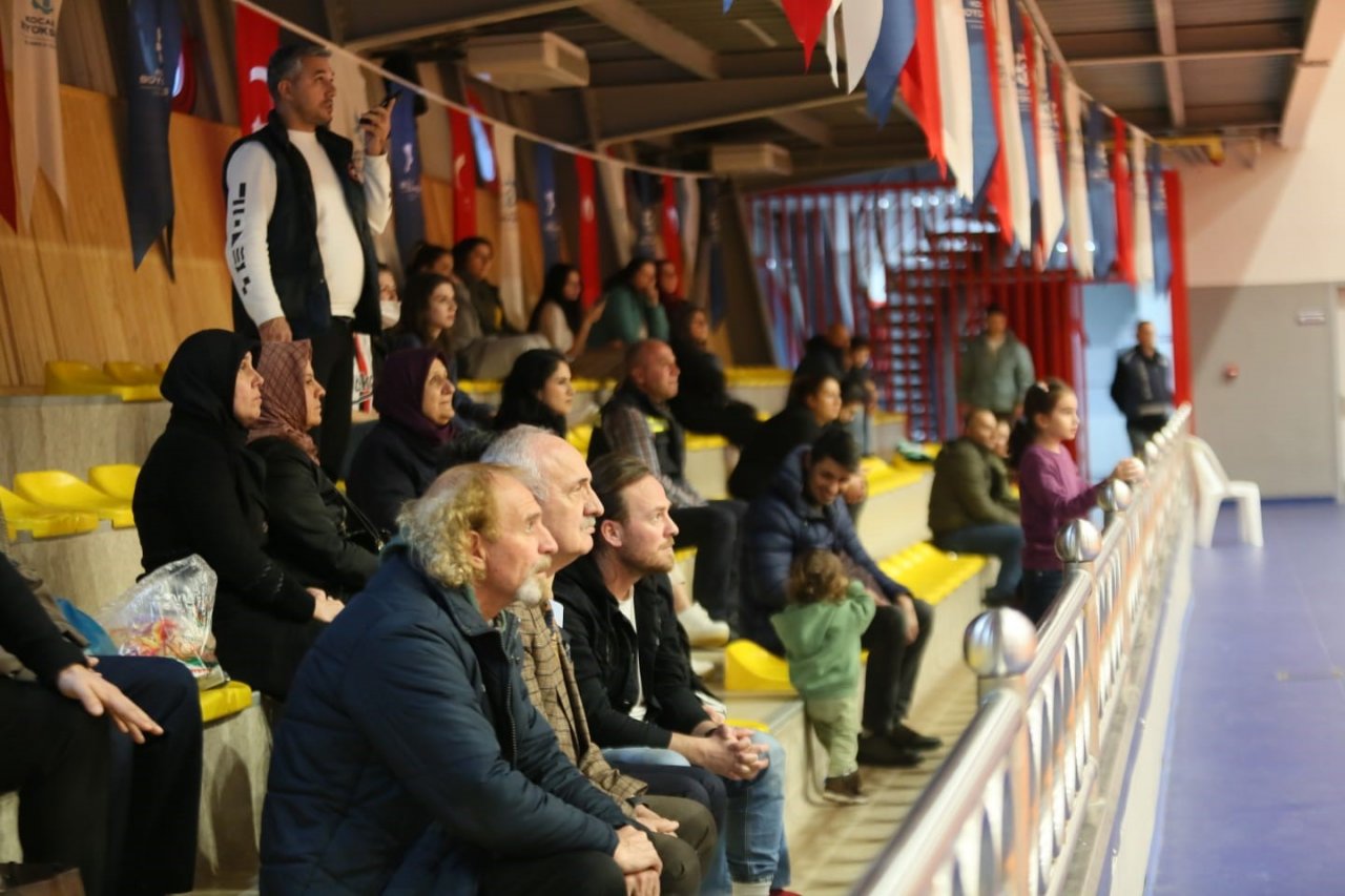 Filede kazanan Derince Midi Kız A oldu