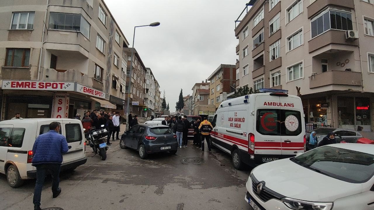 Otomobil ile ticari araç çarpıştı, kaza anı kameraya yansıdı