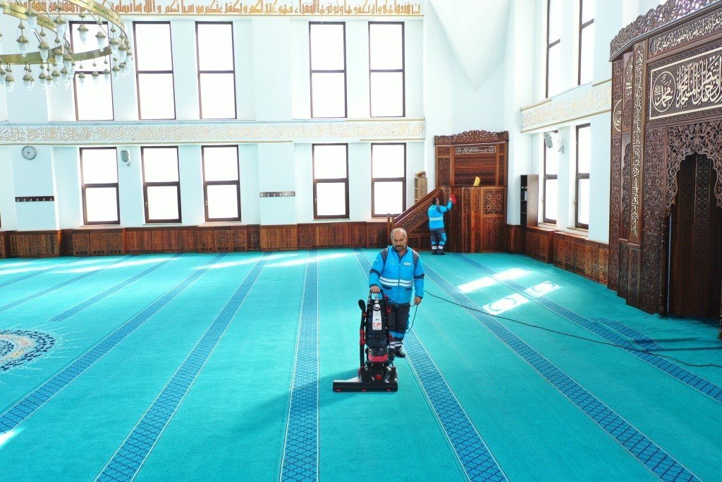 Kocasinan’da camiler gül kokuyor